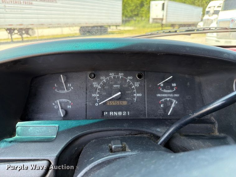 image for item FC3206 1994 Ford F150 pickup truck