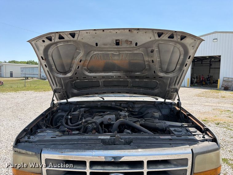 image for item FC3206 1994 Ford F150 pickup truck