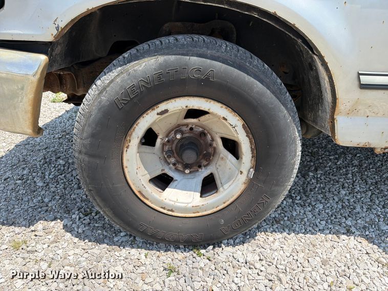 image for item FC3206 1994 Ford F150 pickup truck