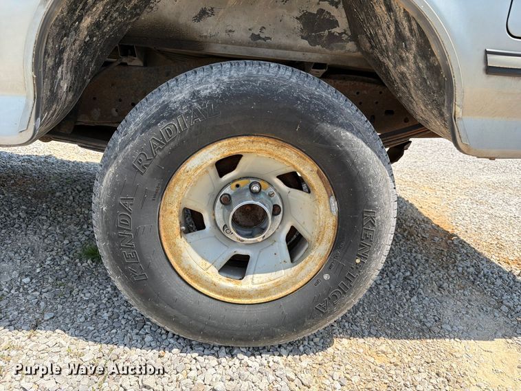 image for item FC3206 1994 Ford F150 pickup truck