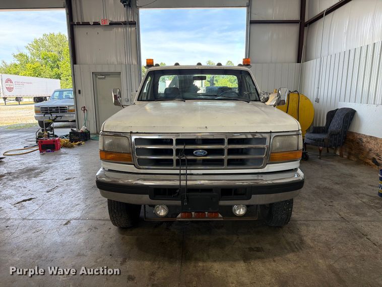 image for item FC3207 1993 Ford F450 Super Duty utility / service truck
