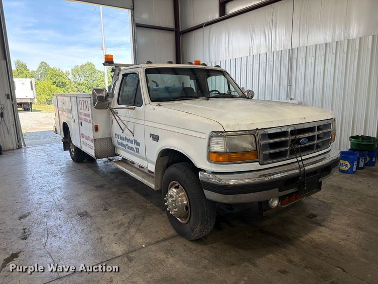 image for item FC3207 1993 Ford F450 Super Duty utility / service truck