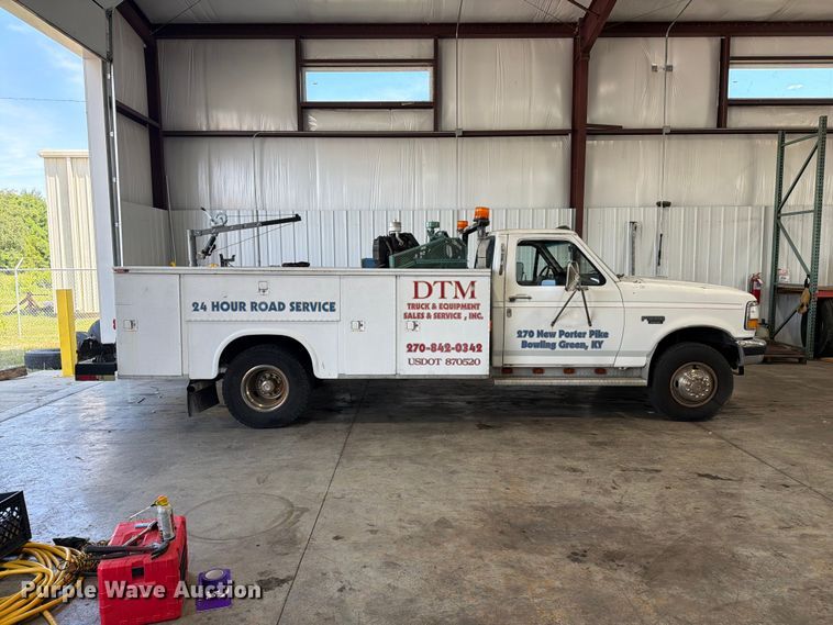 image for item FC3207 1993 Ford F450 Super Duty utility / service truck