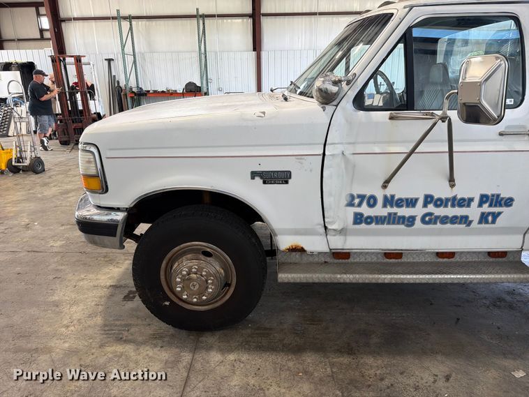 image for item FC3207 1993 Ford F450 Super Duty utility / service truck