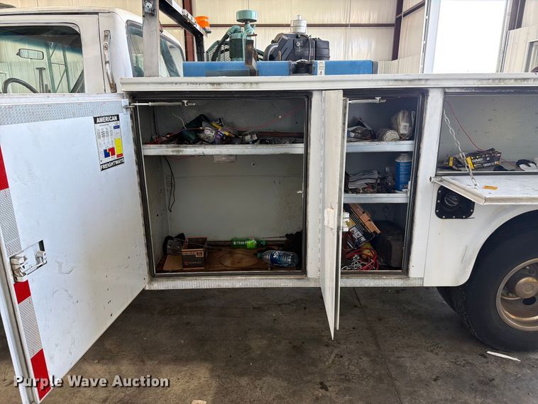 image for item FC3207 1993 Ford F450 Super Duty utility / service truck