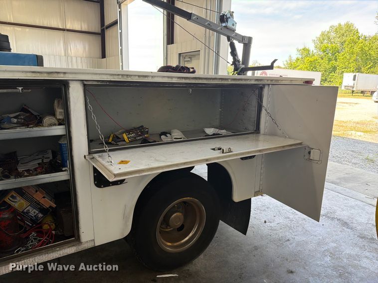 image for item FC3207 1993 Ford F450 Super Duty utility / service truck