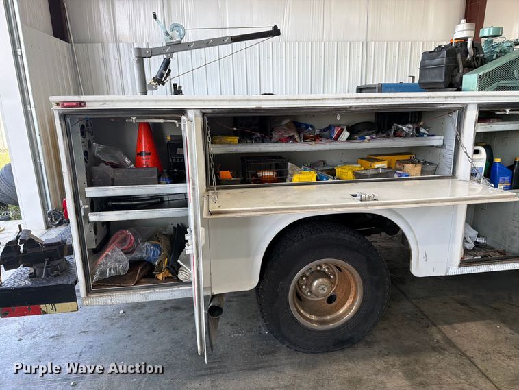 image for item FC3207 1993 Ford F450 Super Duty utility / service truck