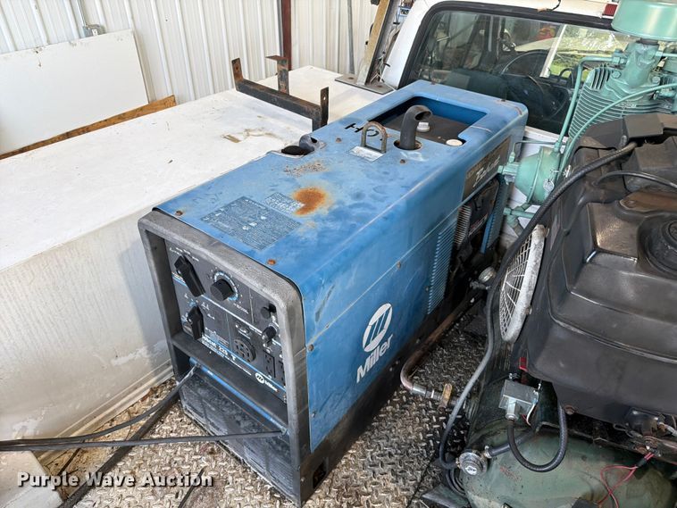 image for item FC3207 1993 Ford F450 Super Duty utility / service truck