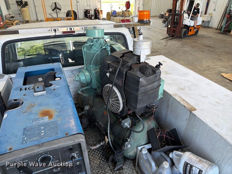 image for item FC3207 1993 Ford F450 Super Duty utility / service truck