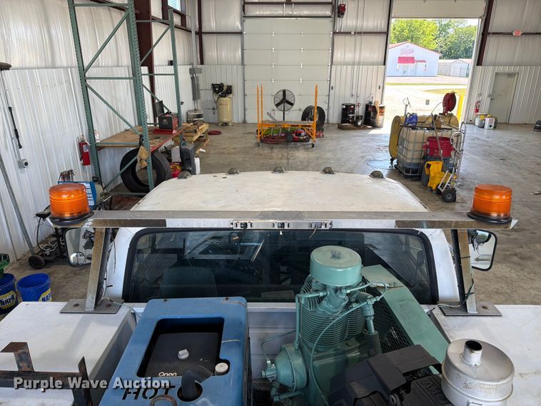 image for item FC3207 1993 Ford F450 Super Duty utility / service truck