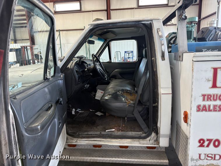image for item FC3207 1993 Ford F450 Super Duty utility / service truck