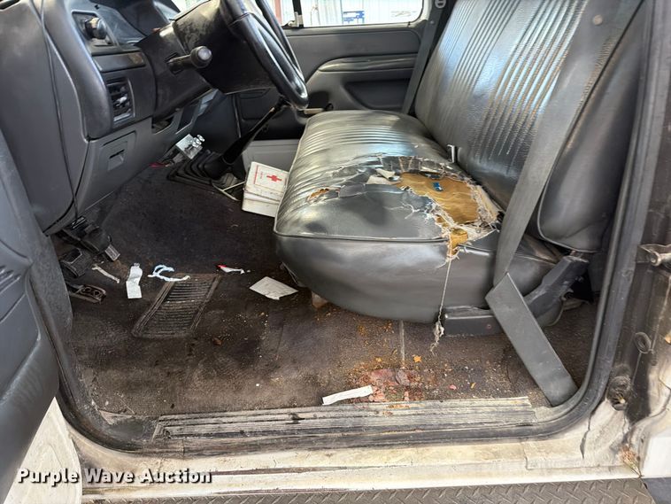 image for item FC3207 1993 Ford F450 Super Duty utility / service truck
