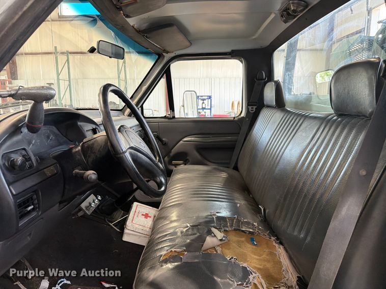 image for item FC3207 1993 Ford F450 Super Duty utility / service truck