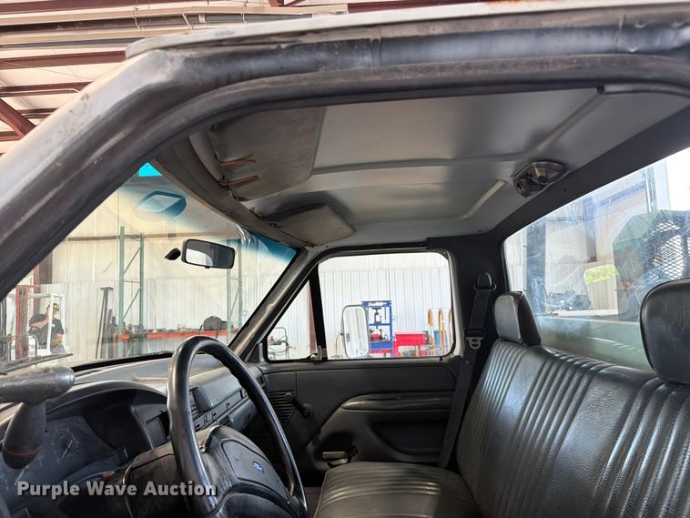 image for item FC3207 1993 Ford F450 Super Duty utility / service truck