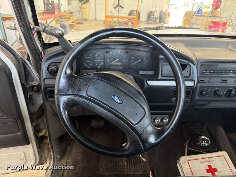 image for item FC3207 1993 Ford F450 Super Duty utility / service truck
