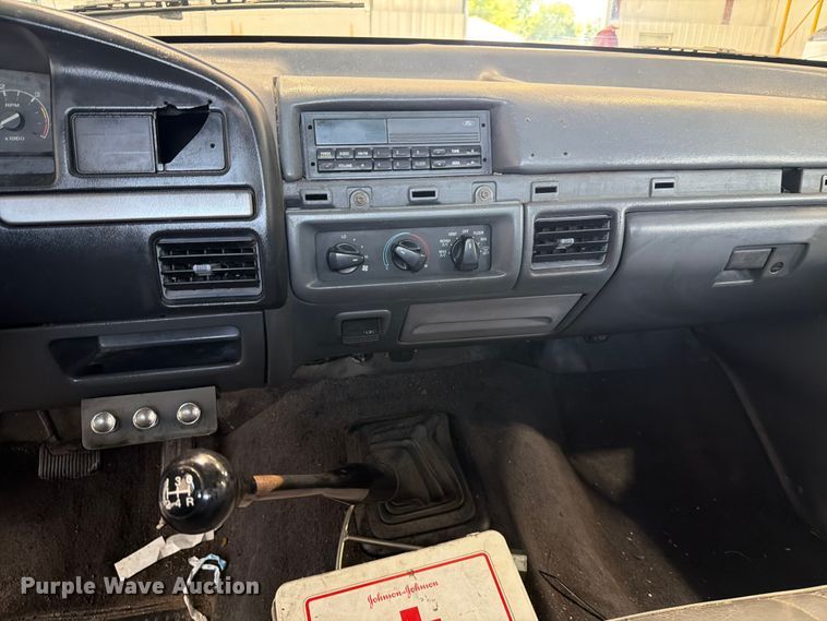image for item FC3207 1993 Ford F450 Super Duty utility / service truck