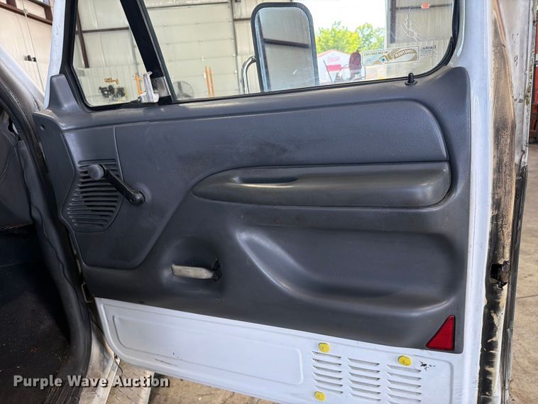 image for item FC3207 1993 Ford F450 Super Duty utility / service truck