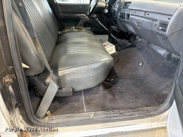 image for item FC3207 1993 Ford F450 Super Duty utility / service truck