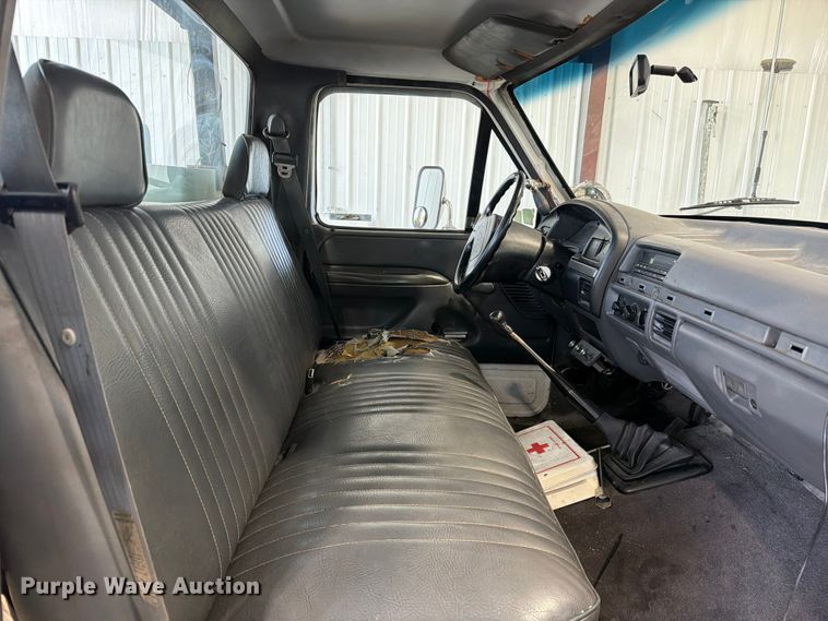 image for item FC3207 1993 Ford F450 Super Duty utility / service truck