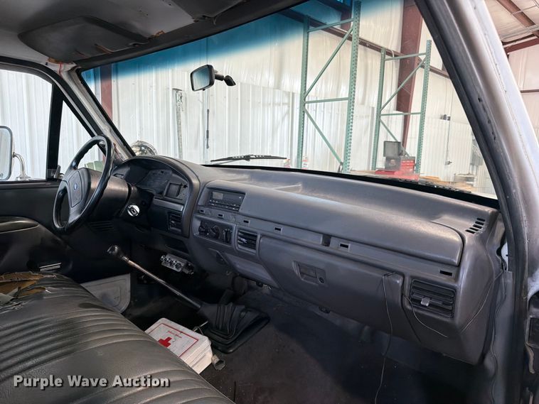 image for item FC3207 1993 Ford F450 Super Duty utility / service truck