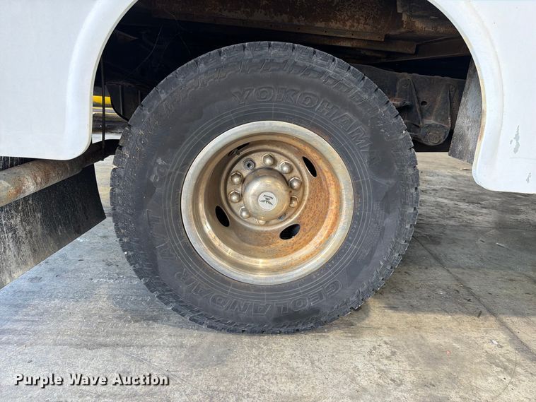 image for item FC3207 1993 Ford F450 Super Duty utility / service truck