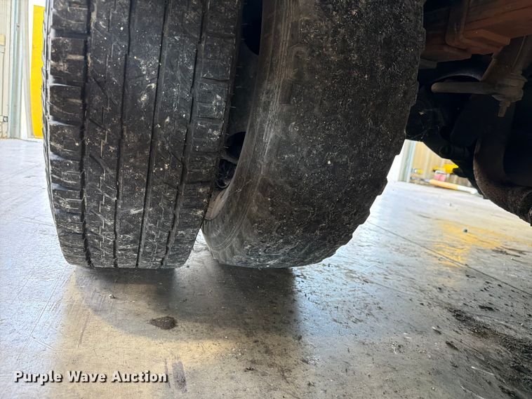 image for item FC3207 1993 Ford F450 Super Duty utility / service truck