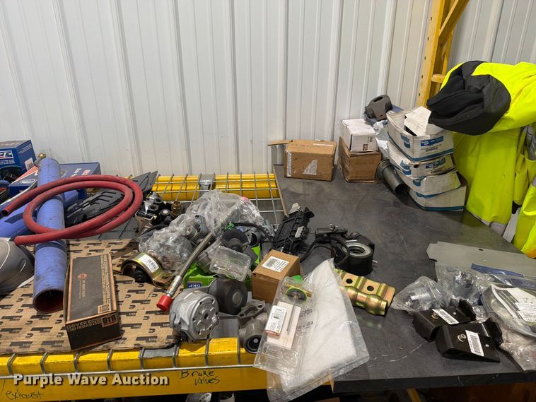 image for item FC3212 Truck parts