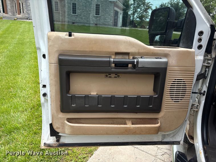 image for item FC4696 2013 Ford F250 Super Duty Ext. Cab pickup truck