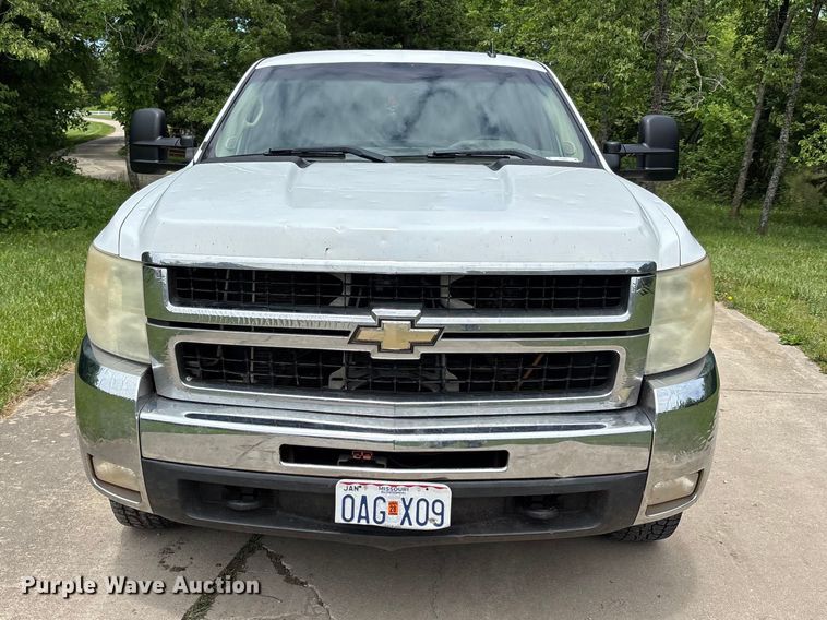 image for item FC4697 2010 Chevrolet Silverado 2500HD Ext. Cab pickup truck