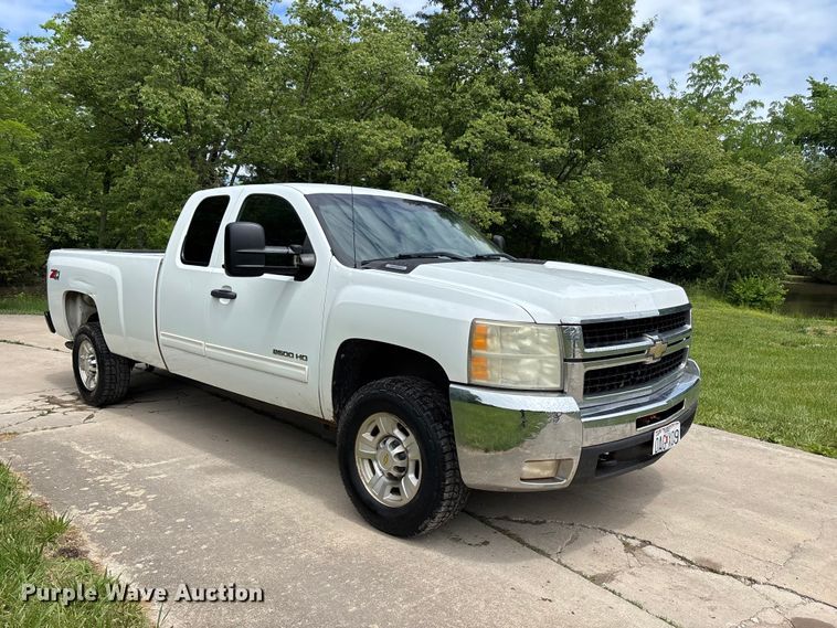 image for item FC4697 2010 Chevrolet Silverado 2500HD Ext. Cab pickup truck