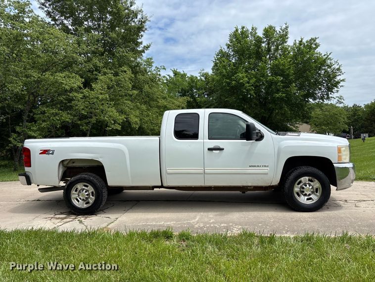 image for item FC4697 2010 Chevrolet Silverado 2500HD Ext. Cab pickup truck