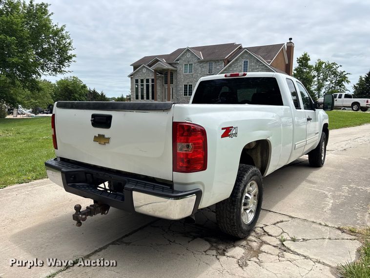 image for item FC4697 2010 Chevrolet Silverado 2500HD Ext. Cab pickup truck