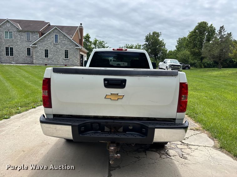 image for item FC4697 2010 Chevrolet Silverado 2500HD Ext. Cab pickup truck