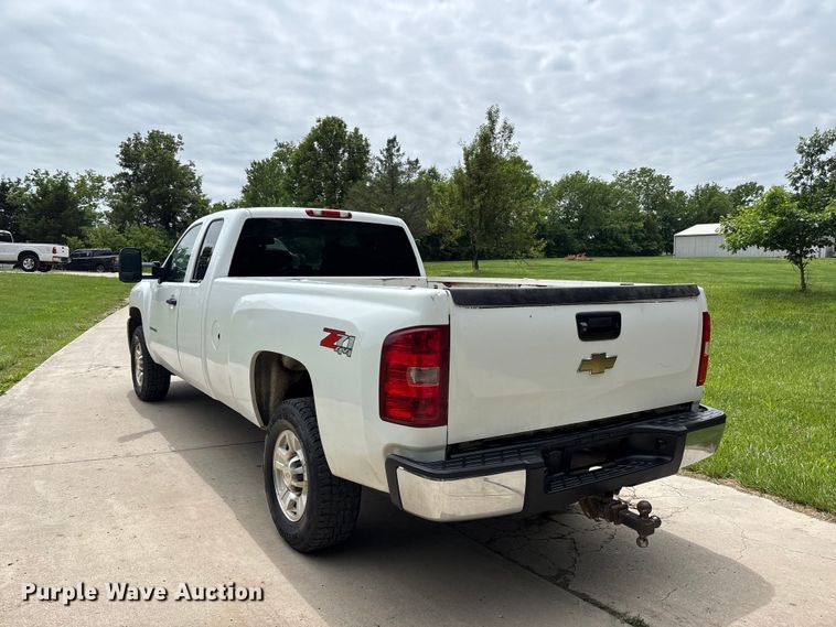 image for item FC4697 2010 Chevrolet Silverado 2500HD Ext. Cab pickup truck