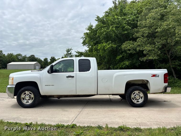 image for item FC4697 2010 Chevrolet Silverado 2500HD Ext. Cab pickup truck