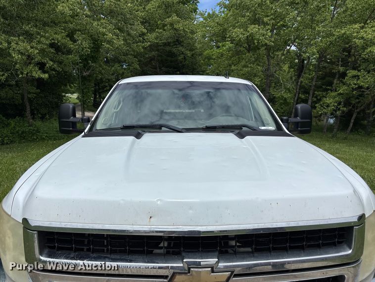 image for item FC4697 2010 Chevrolet Silverado 2500HD Ext. Cab pickup truck