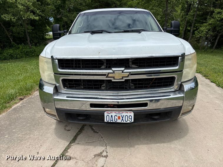 image for item FC4697 2010 Chevrolet Silverado 2500HD Ext. Cab pickup truck