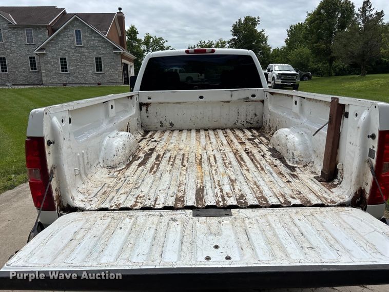 image for item FC4697 2010 Chevrolet Silverado 2500HD Ext. Cab pickup truck