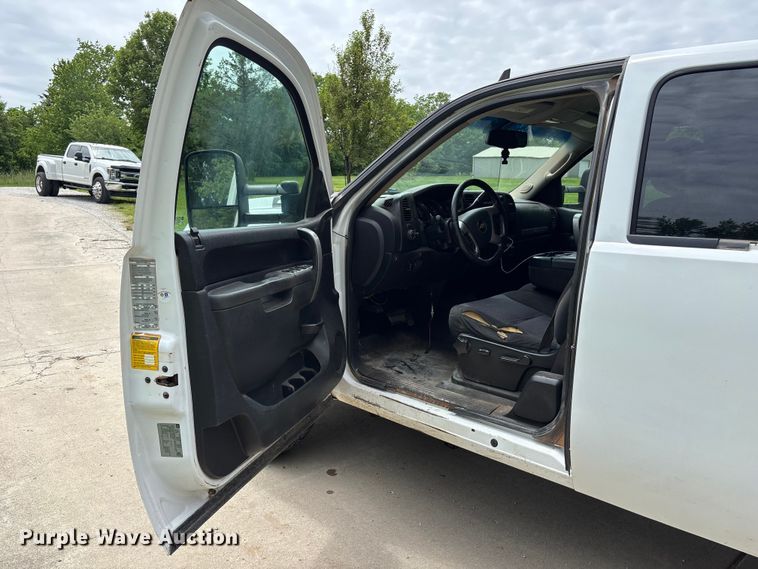 image for item FC4697 2010 Chevrolet Silverado 2500HD Ext. Cab pickup truck