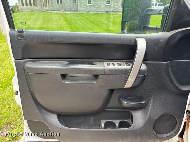 image for item FC4697 2010 Chevrolet Silverado 2500HD Ext. Cab pickup truck