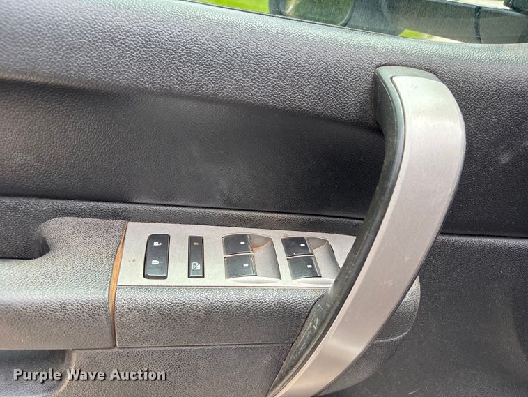 image for item FC4697 2010 Chevrolet Silverado 2500HD Ext. Cab pickup truck