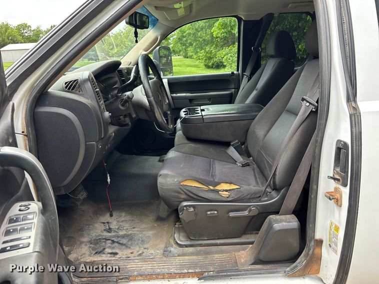 image for item FC4697 2010 Chevrolet Silverado 2500HD Ext. Cab pickup truck