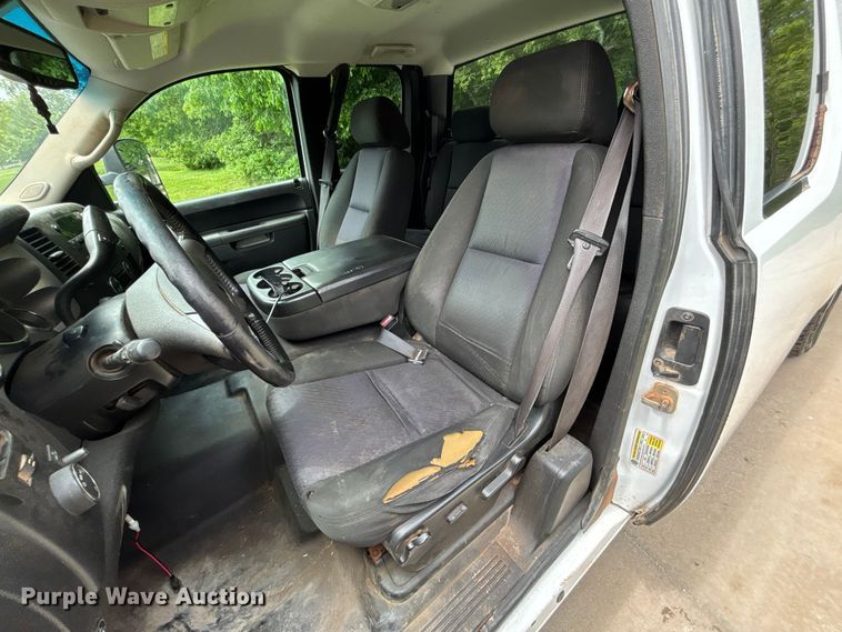image for item FC4697 2010 Chevrolet Silverado 2500HD Ext. Cab pickup truck