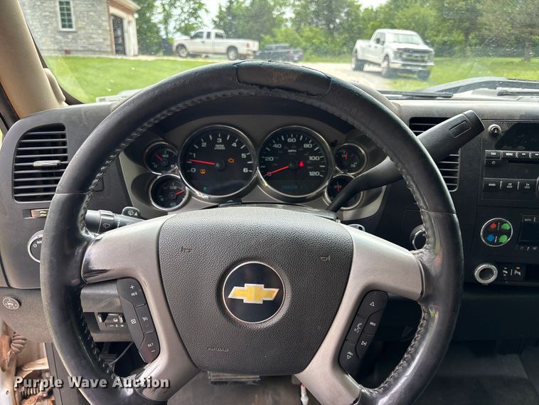 image for item FC4697 2010 Chevrolet Silverado 2500HD Ext. Cab pickup truck