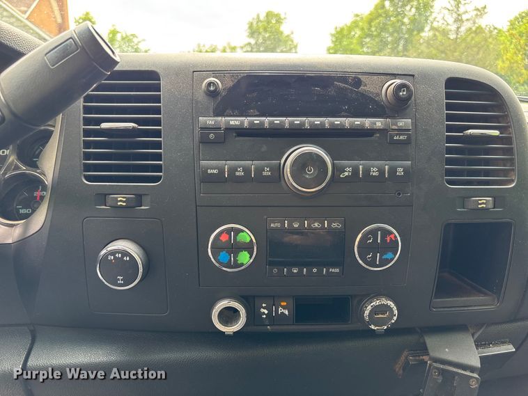 image for item FC4697 2010 Chevrolet Silverado 2500HD Ext. Cab pickup truck