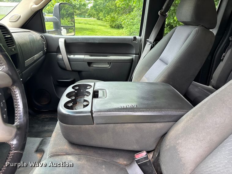 image for item FC4697 2010 Chevrolet Silverado 2500HD Ext. Cab pickup truck