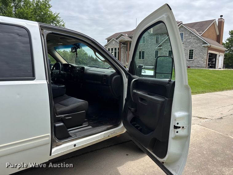 image for item FC4697 2010 Chevrolet Silverado 2500HD Ext. Cab pickup truck