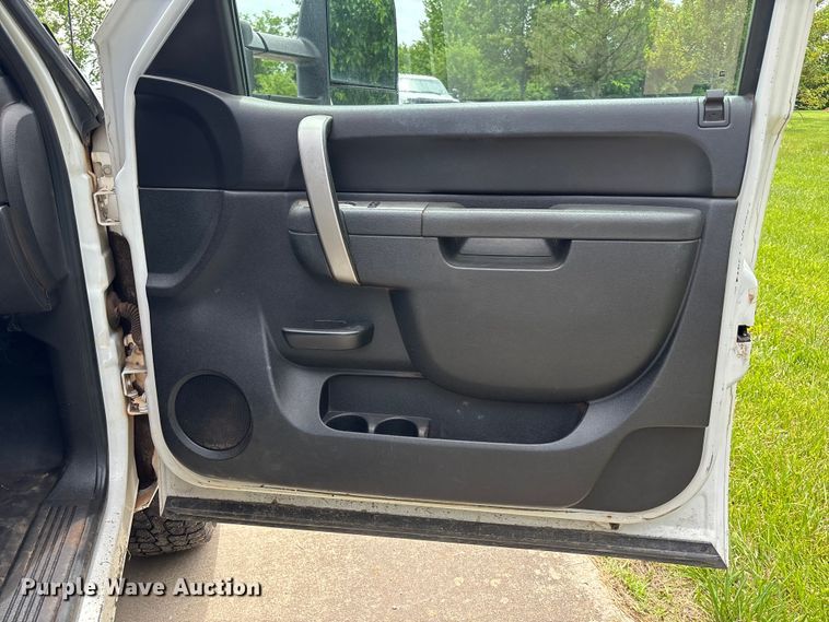 image for item FC4697 2010 Chevrolet Silverado 2500HD Ext. Cab pickup truck