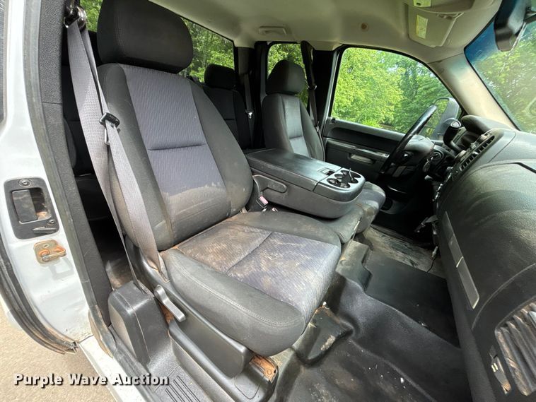image for item FC4697 2010 Chevrolet Silverado 2500HD Ext. Cab pickup truck