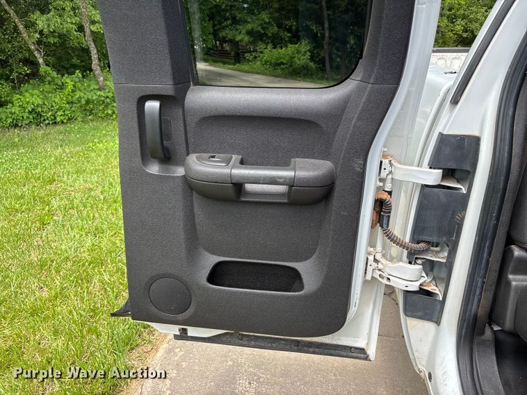 image for item FC4697 2010 Chevrolet Silverado 2500HD Ext. Cab pickup truck